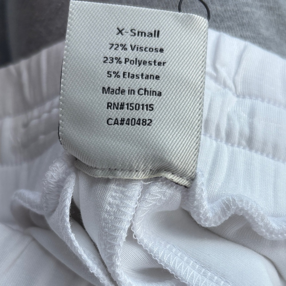 Valley Slim Cuff 25” White Pant, new with tags - Picture 6 of 7
